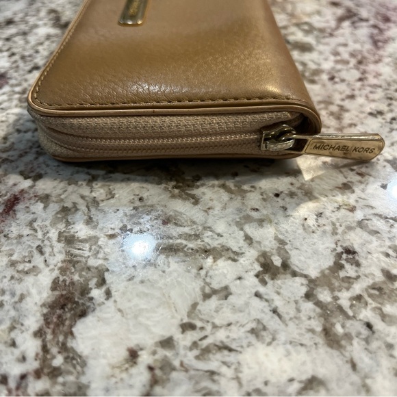 MICHAEL KORS WOMENS BEIGE LEATHER MEDIUM WALLET ZIP AROUND 4” X 8” - Picture 6 of 10